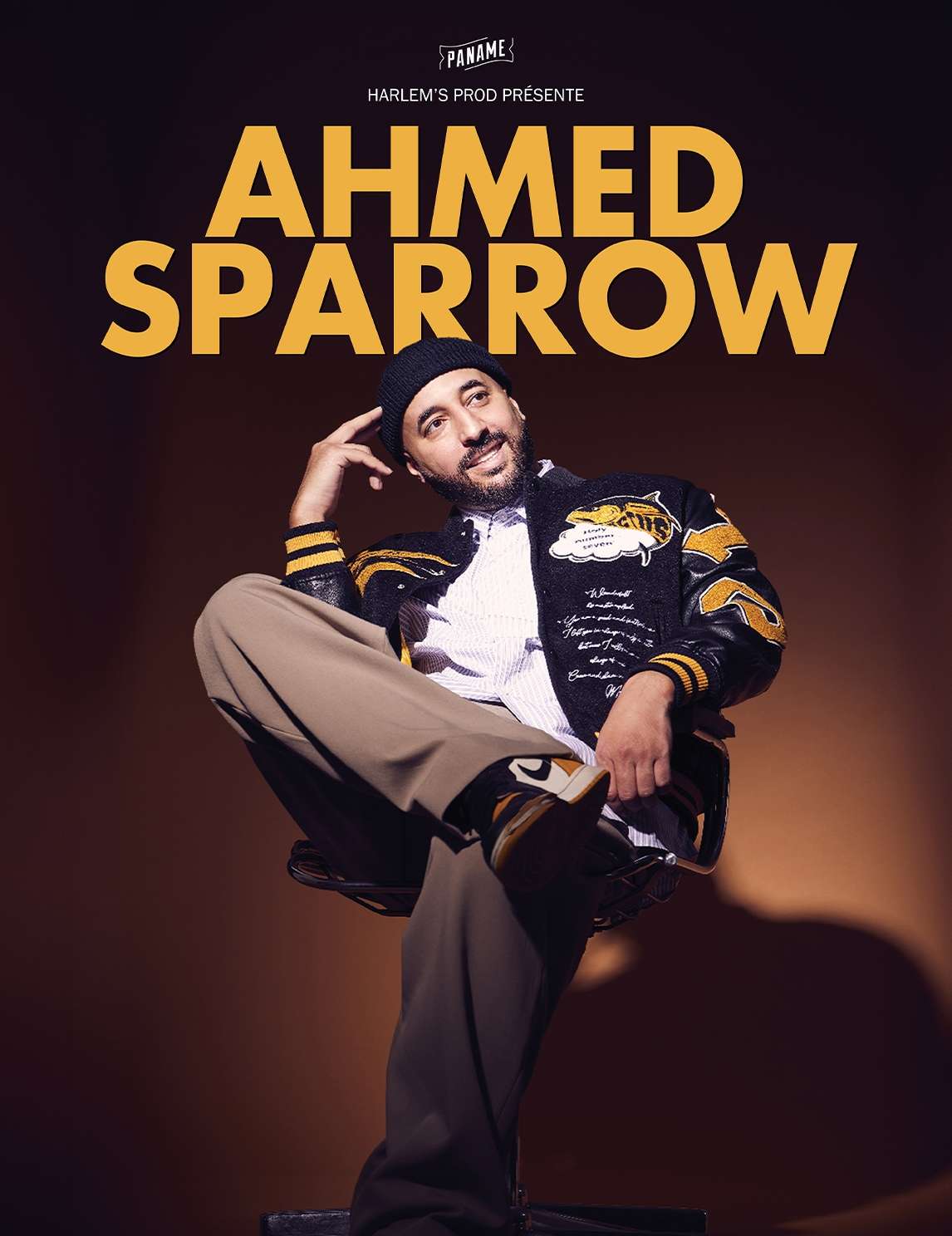  Depuis plus de cinq ans, Ahmed Sparrow aborde sur scène des thématiques actuelles et personnelles, qu'il tourne en dérision avec beaucoup de malice. Il se plait également à improviser avec son public de manière spontanée et bienveillante, profondément inspiré par la singularité et la folie de son public