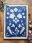 Cyanotype posé sur une table représentant des végétaux.